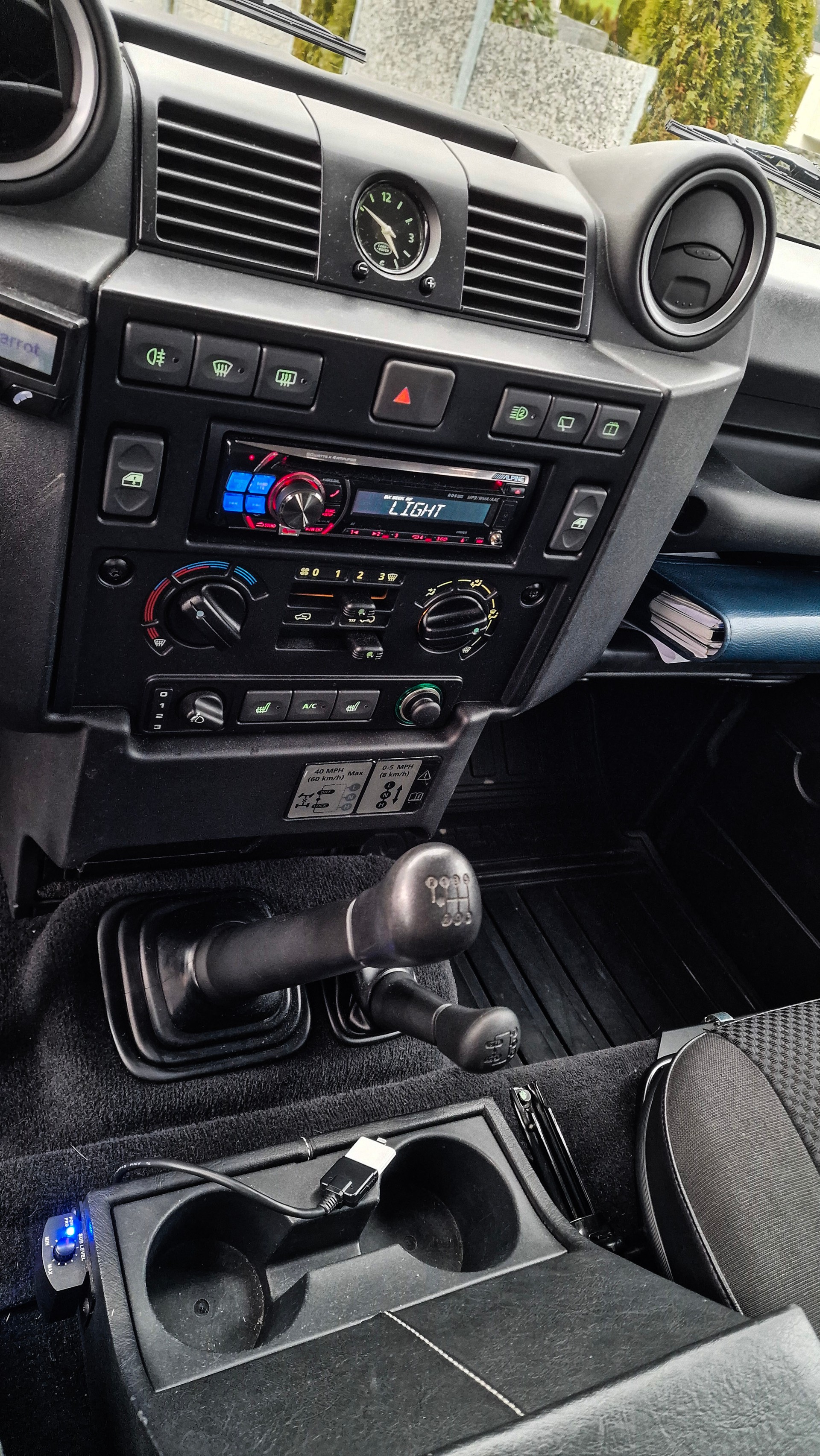 LAND ROVER Defender 110 SW 2.4Tdc-image-11