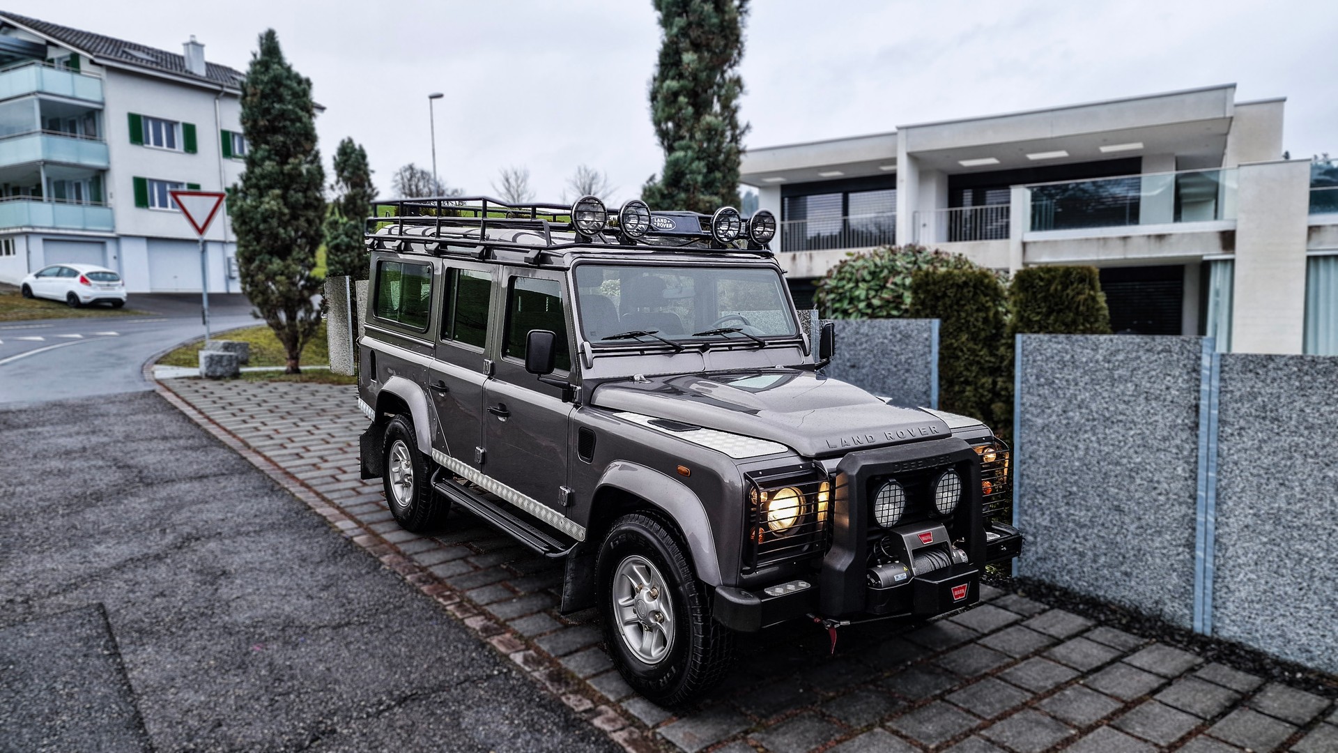 LAND ROVER Defender 110 SW 2.4Tdc-image-7