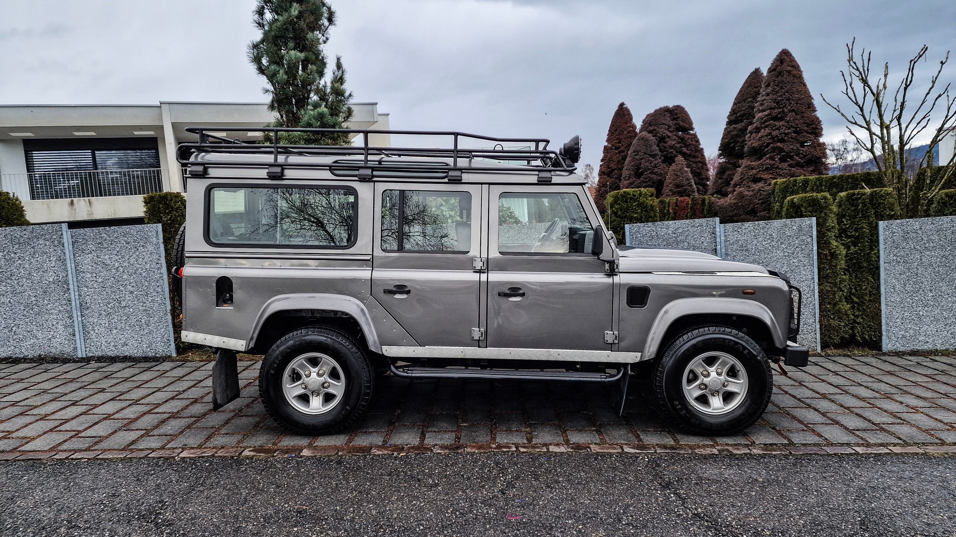 LAND ROVER Defender 110 SW 2.4Tdc-image-5