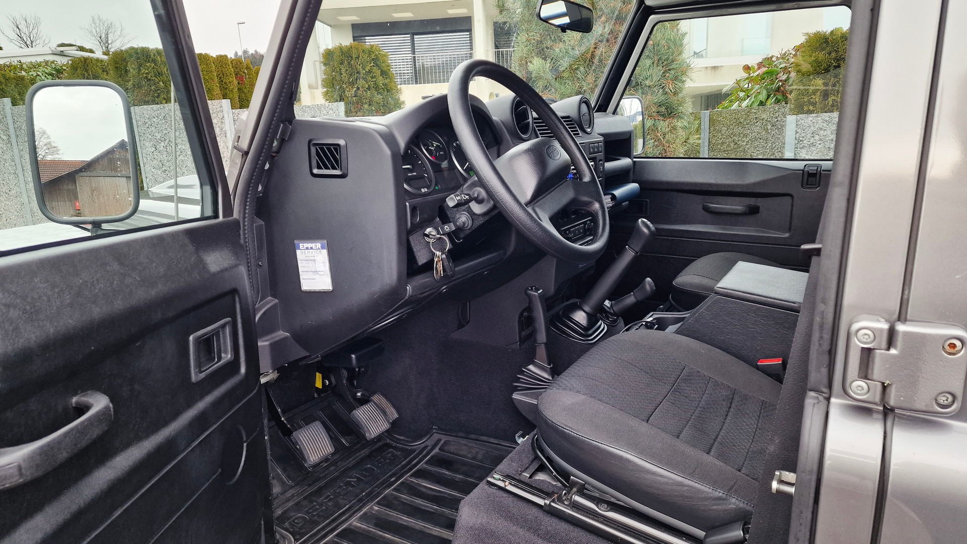 LAND ROVER Defender 110 SW 2.4Tdc-image-9
