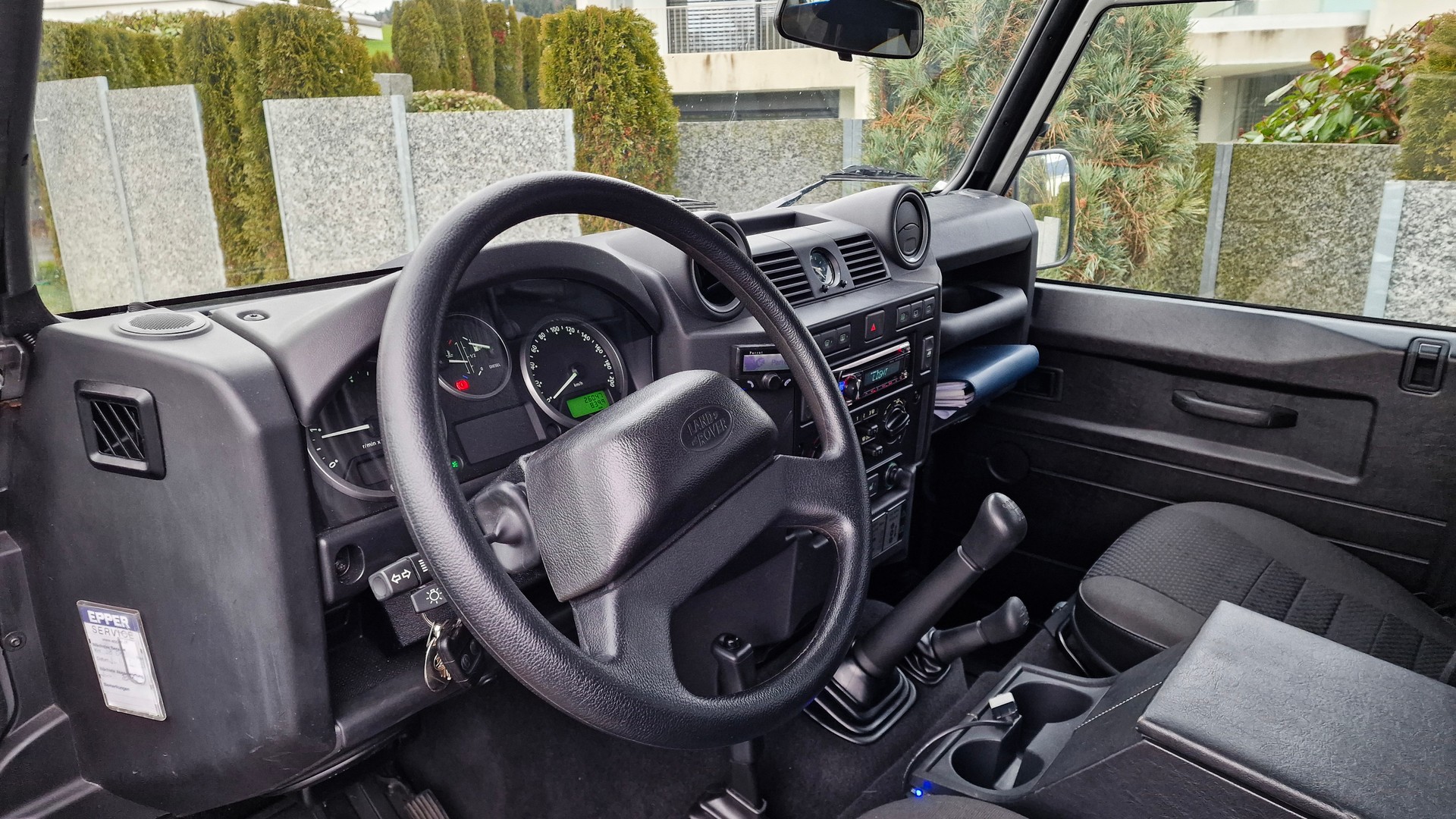 LAND ROVER Defender 110 SW 2.4Tdc-image-10