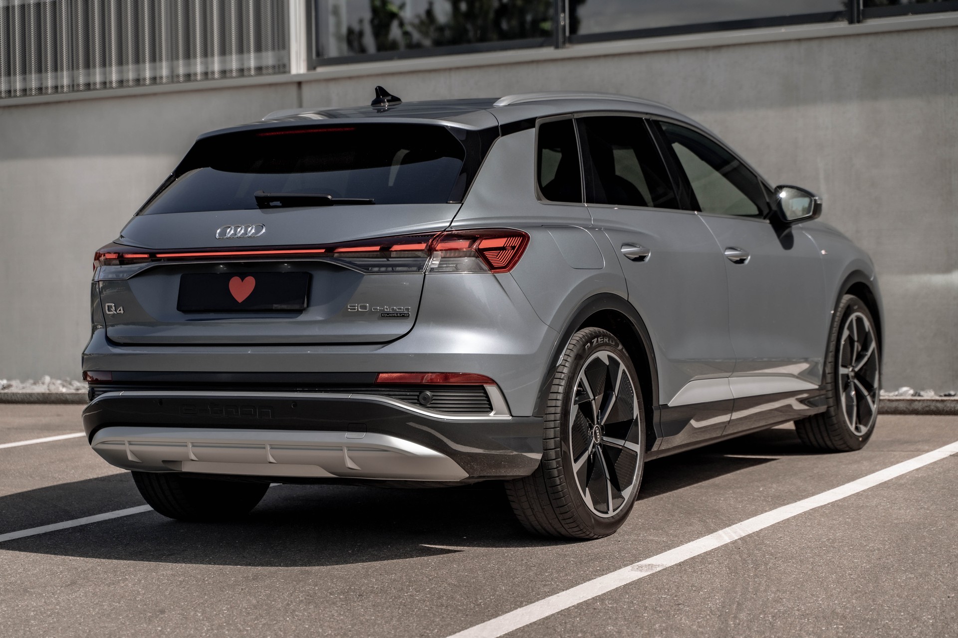 AUDI Q4 e-tron 50 quattro * S - Line * FRISCH AB MFK * TRAUMHAFTE AUSSTATTUNG * GEPFLEGTES FAHRZEUG * SOH 90.1% *-image-6
