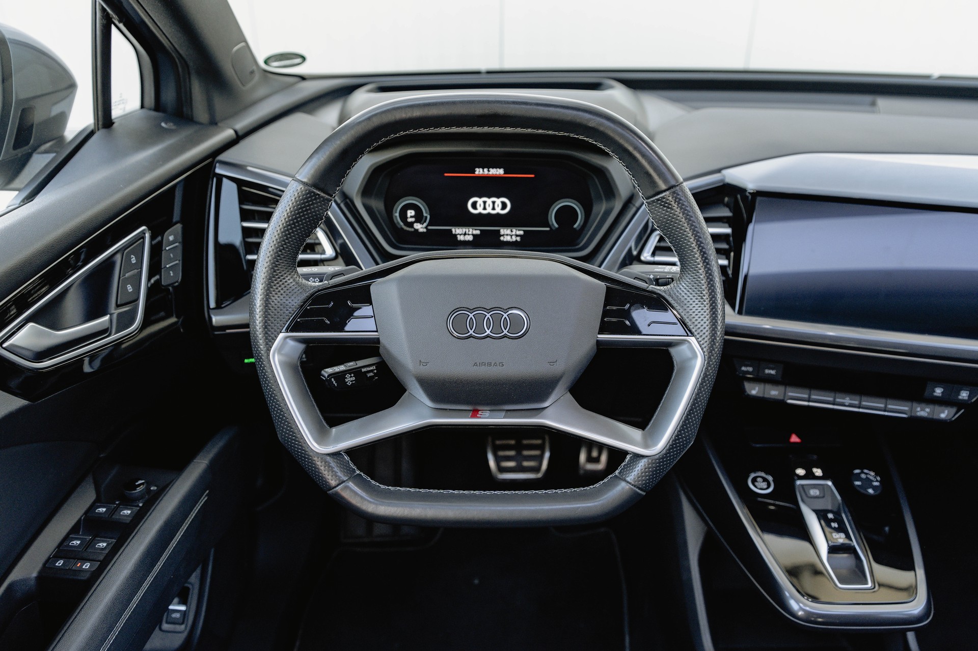 AUDI Q4 e-tron 50 quattro * S - Line * FRISCH AB MFK * TRAUMHAFTE AUSSTATTUNG * GEPFLEGTES FAHRZEUG * SOH 90.1% *-image-9