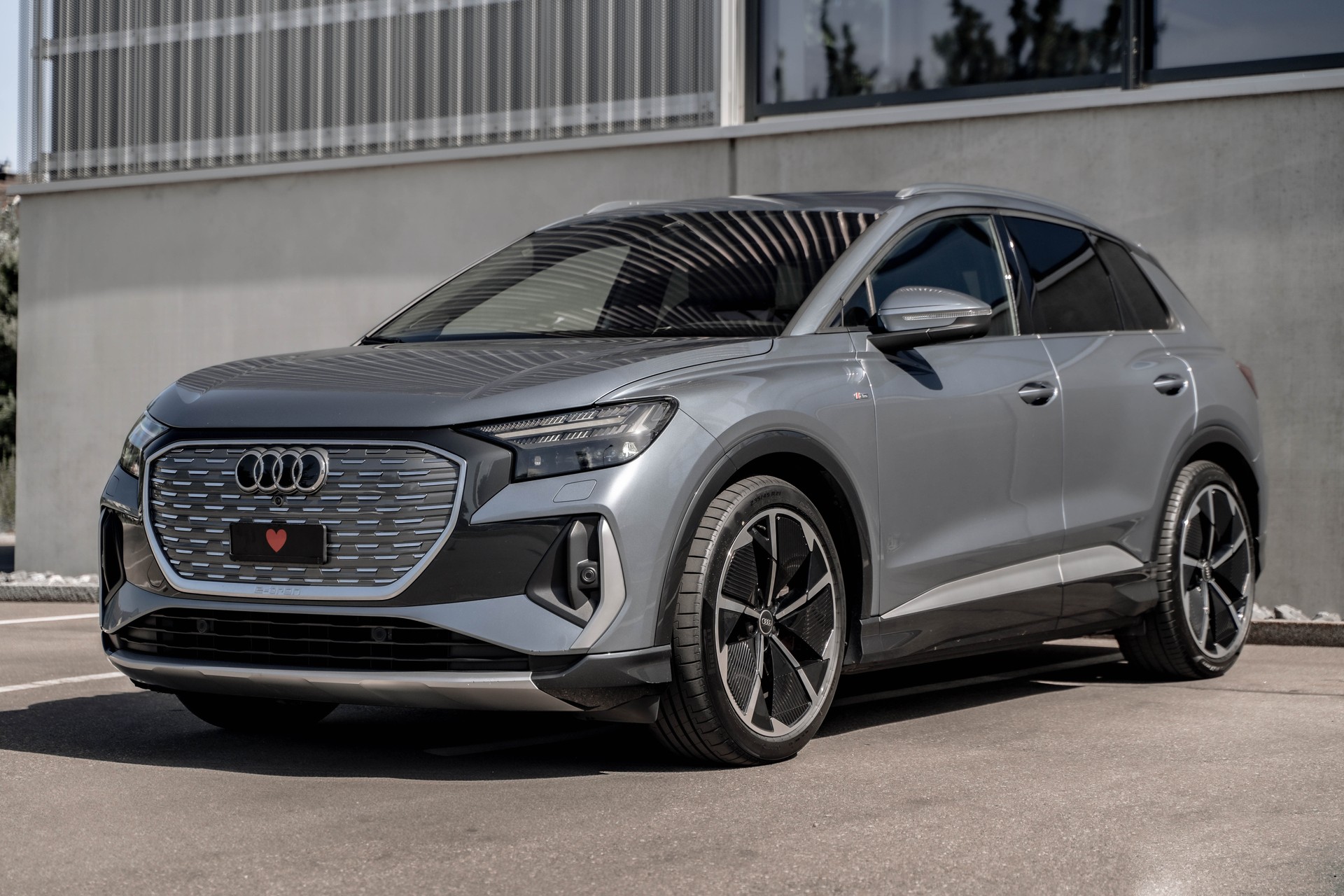 AUDI Q4 e-tron 50 quattro * S - Line * FRISCH AB MFK * TRAUMHAFTE AUSSTATTUNG * GEPFLEGTES FAHRZEUG * SOH 90.1% *