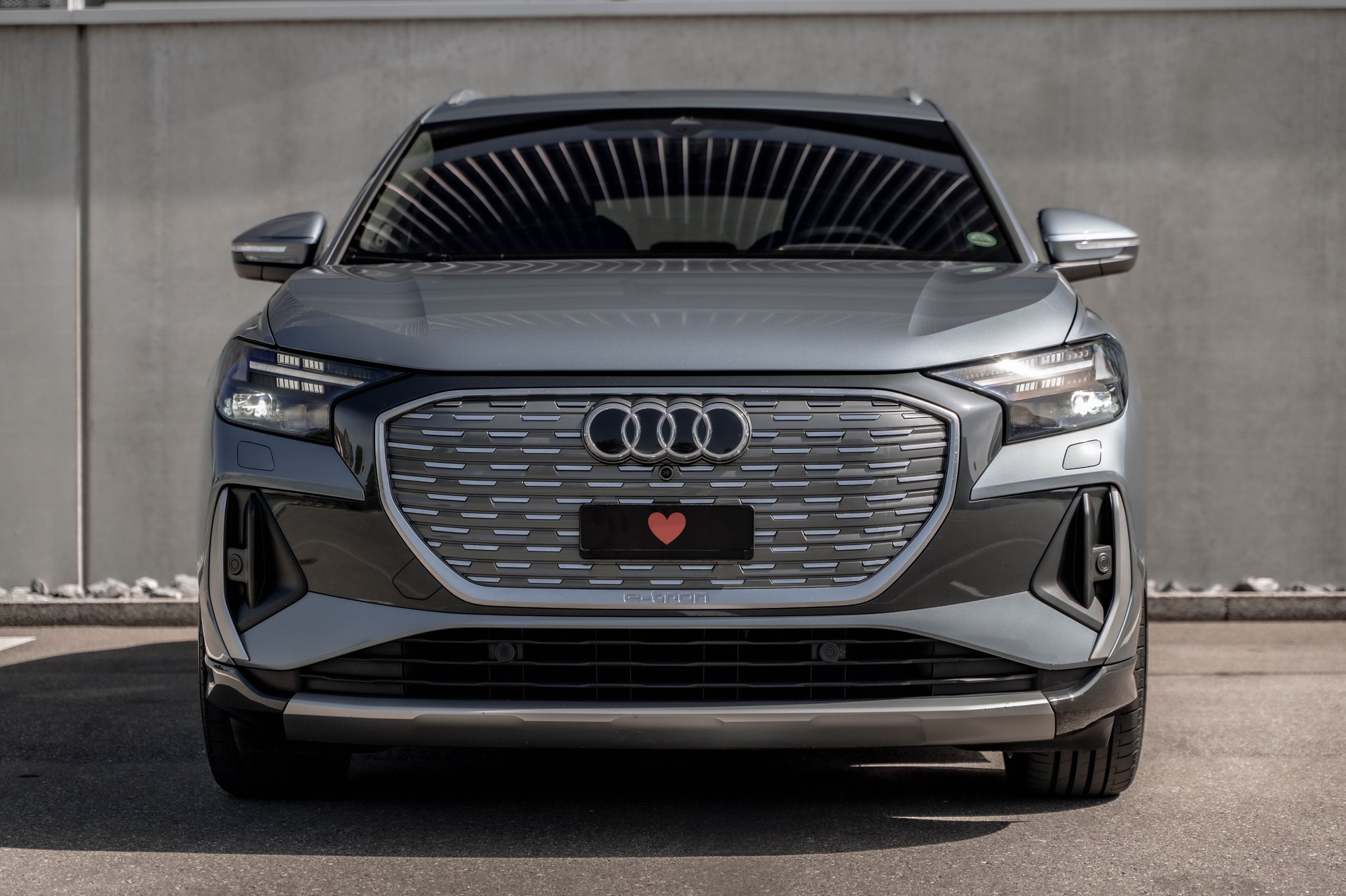 AUDI Q4 e-tron 50 quattro * S - Line * FRISCH AB MFK * TRAUMHAFTE AUSSTATTUNG * GEPFLEGTES FAHRZEUG * SOH 90.1% *-showroom-element-2