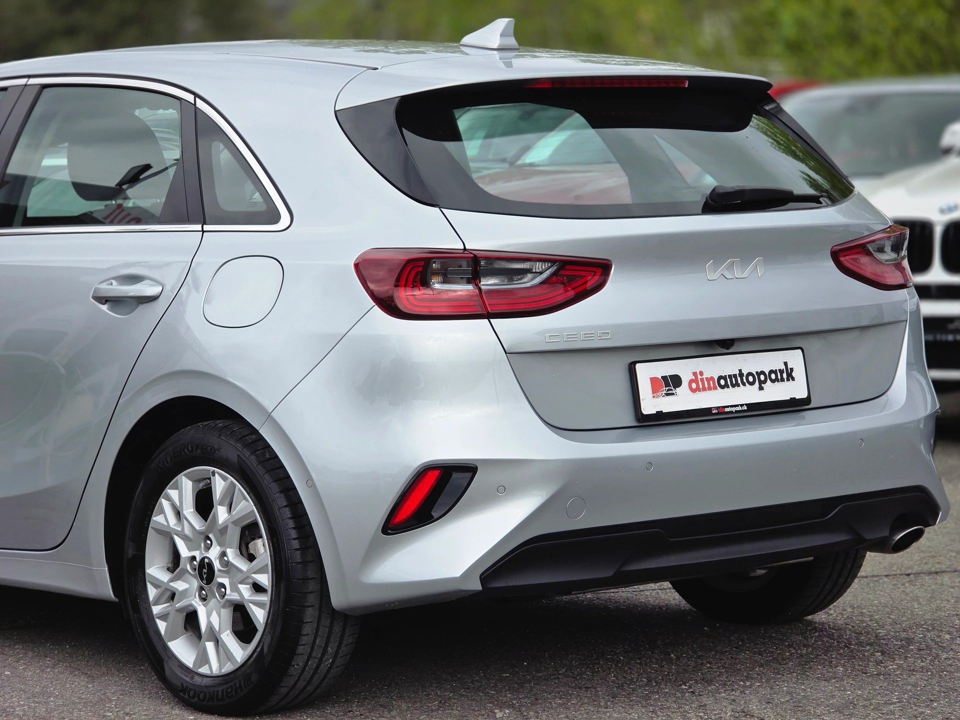 KIA Ceed 1.5 T-GDi MHEV Power DCT * CH-Fahrzeug *-image-9