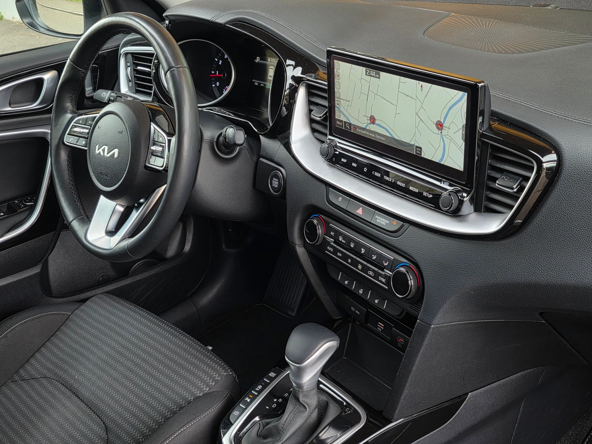 KIA Ceed 1.5 T-GDi MHEV Power DCT * CH-Fahrzeug *-image-23