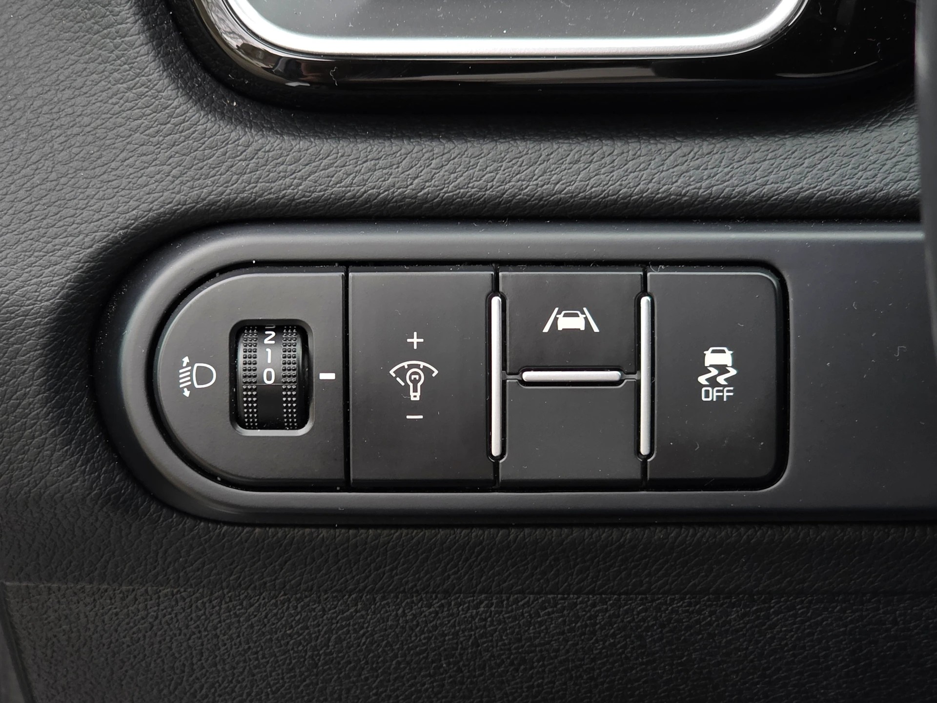 KIA Ceed 1.5 T-GDi MHEV Power DCT * CH-Fahrzeug *-image-18
