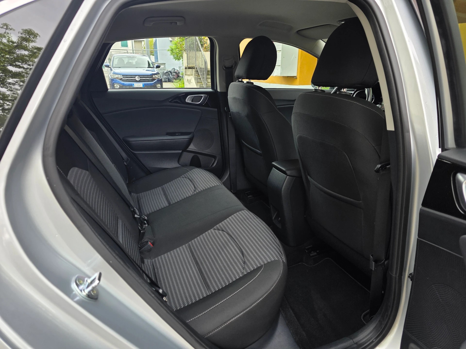 KIA Ceed 1.5 T-GDi MHEV Power DCT * CH-Fahrzeug *-image-27