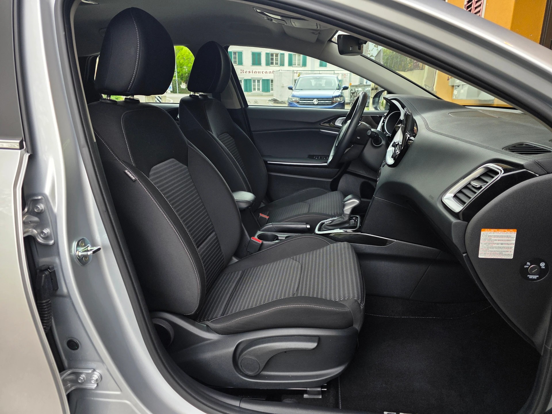 KIA Ceed 1.5 T-GDi MHEV Power DCT * CH-Fahrzeug *-image-21