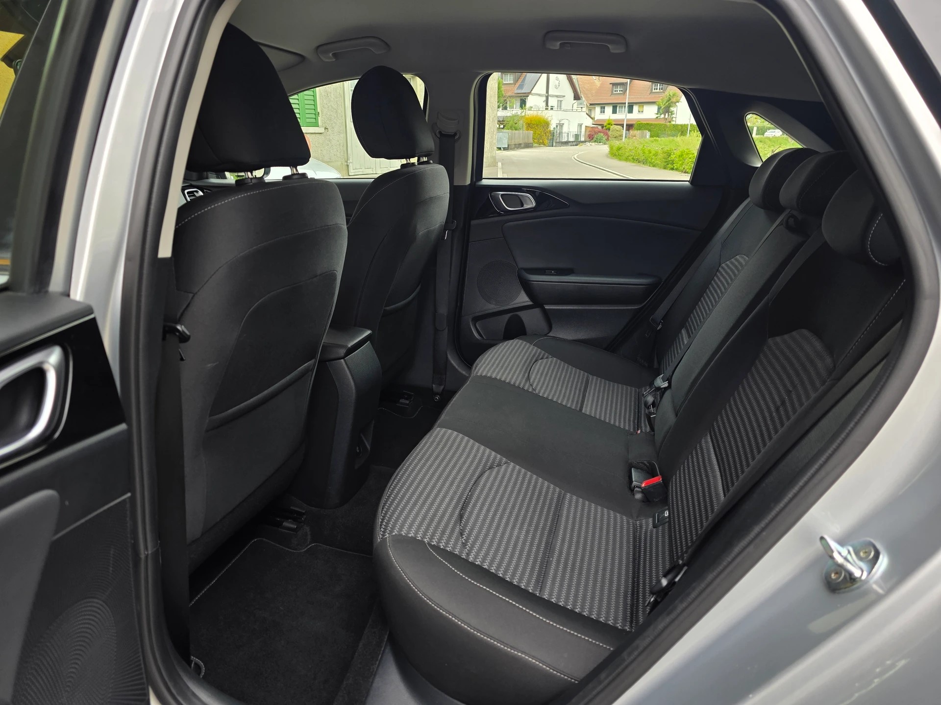 KIA Ceed 1.5 T-GDi MHEV Power DCT * CH-Fahrzeug *-image-26