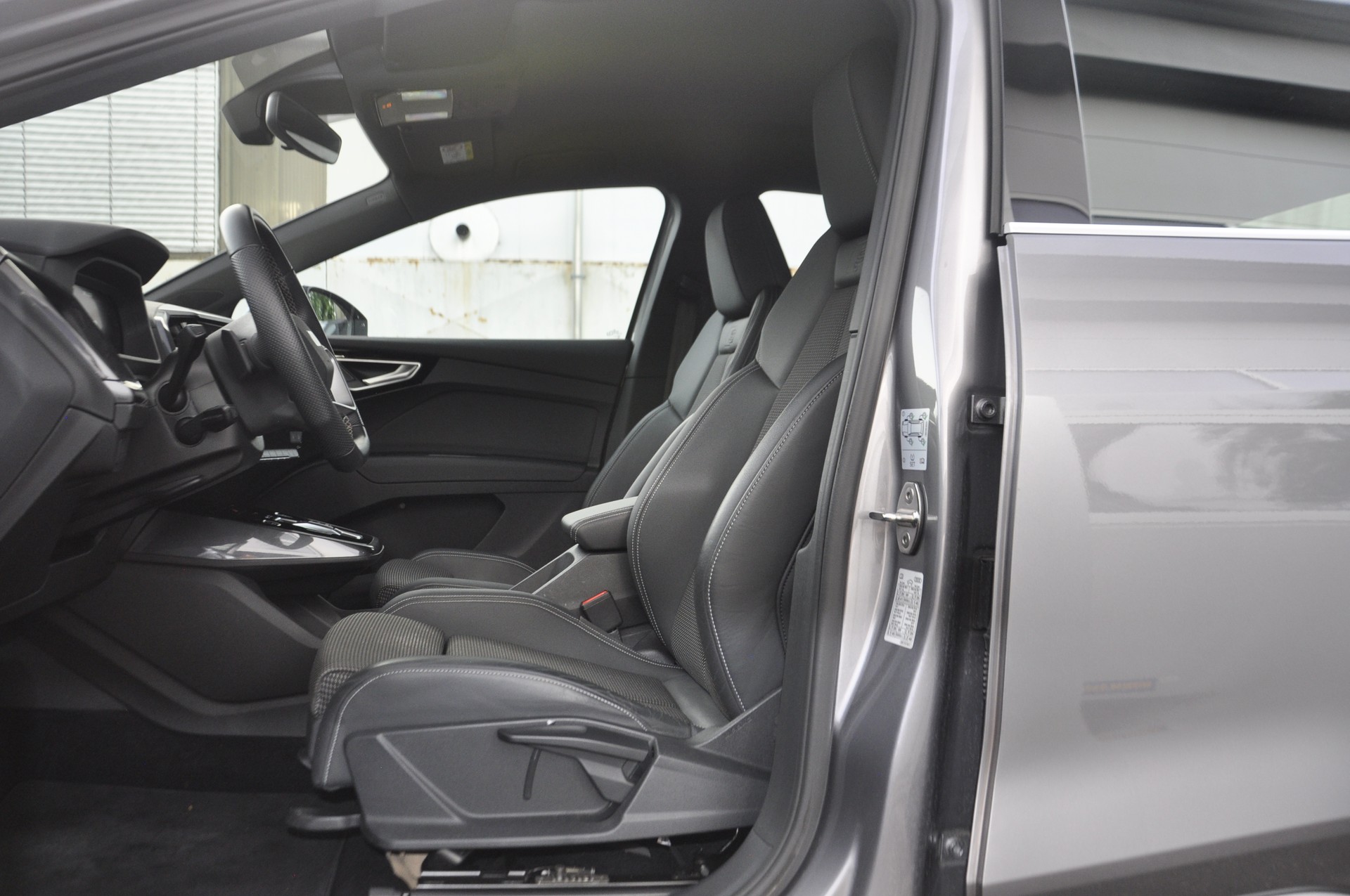 AUDI Q4 Sportback e-tron 50 quattro S line-image-4
