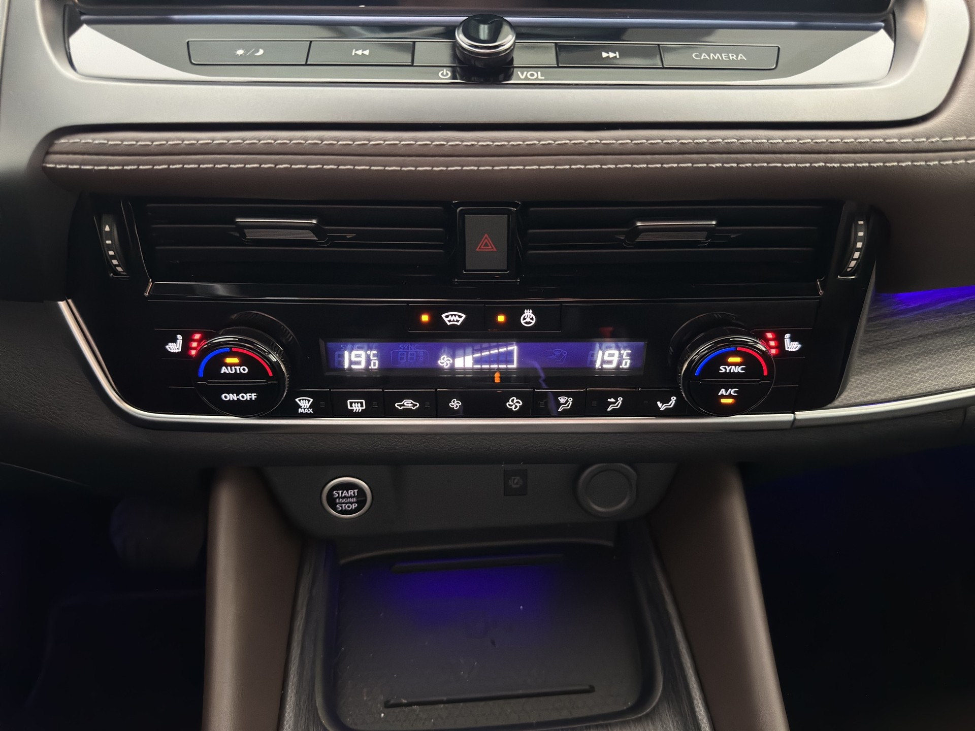 NISSAN Qashqai 1.3 DIG-T MHEV Tekna+ Xtronic 4x4-image-17