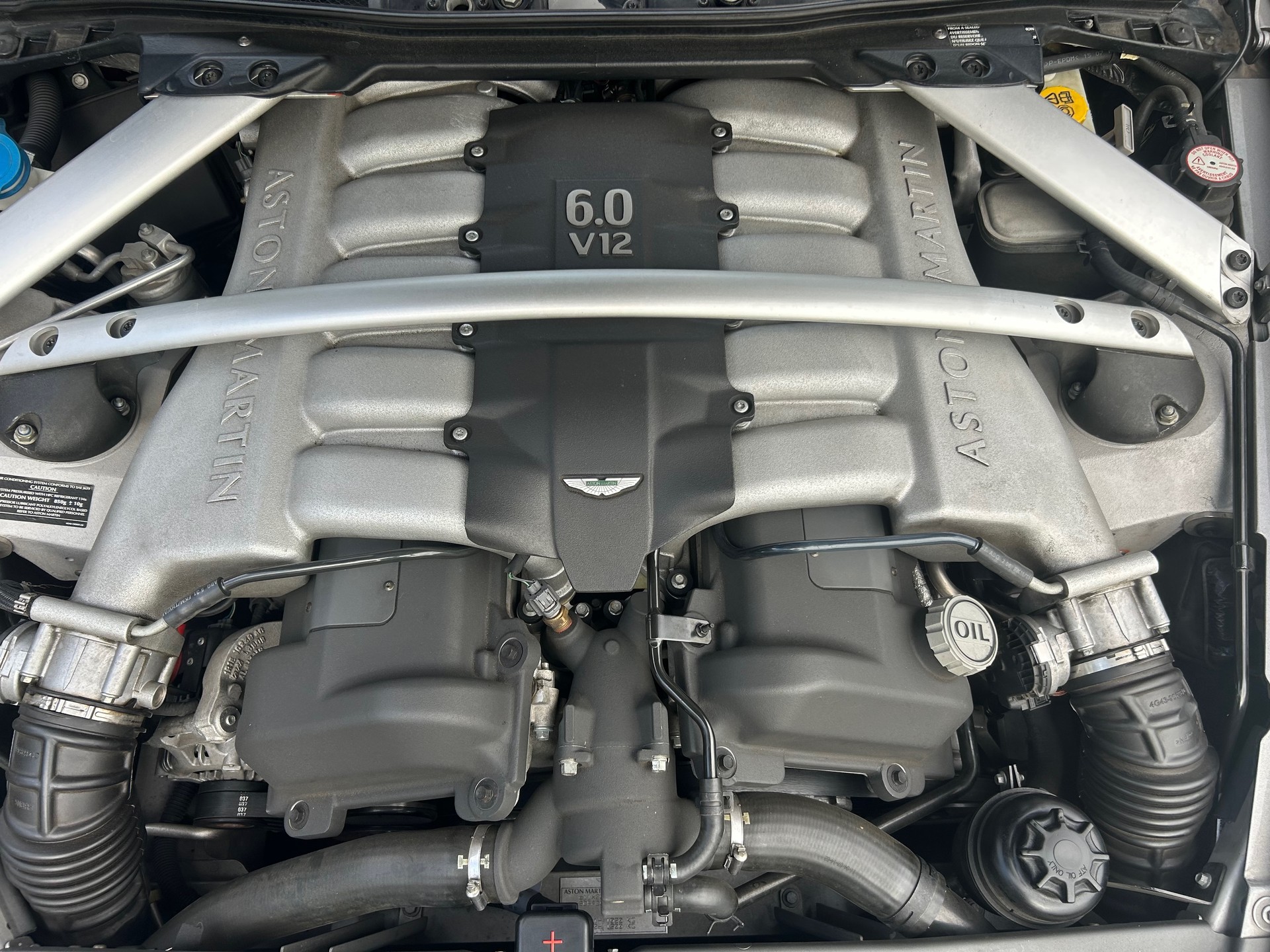 ASTON MARTIN 5.9 V12-image-8