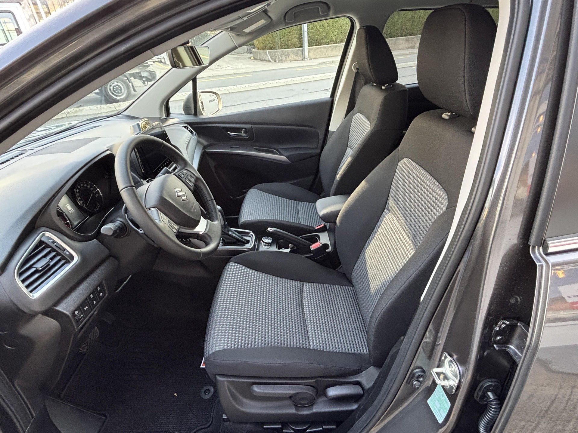 SUZUKI S-Cross 1.4 T Compact+ Hybrid 4x4-showroom-element-3