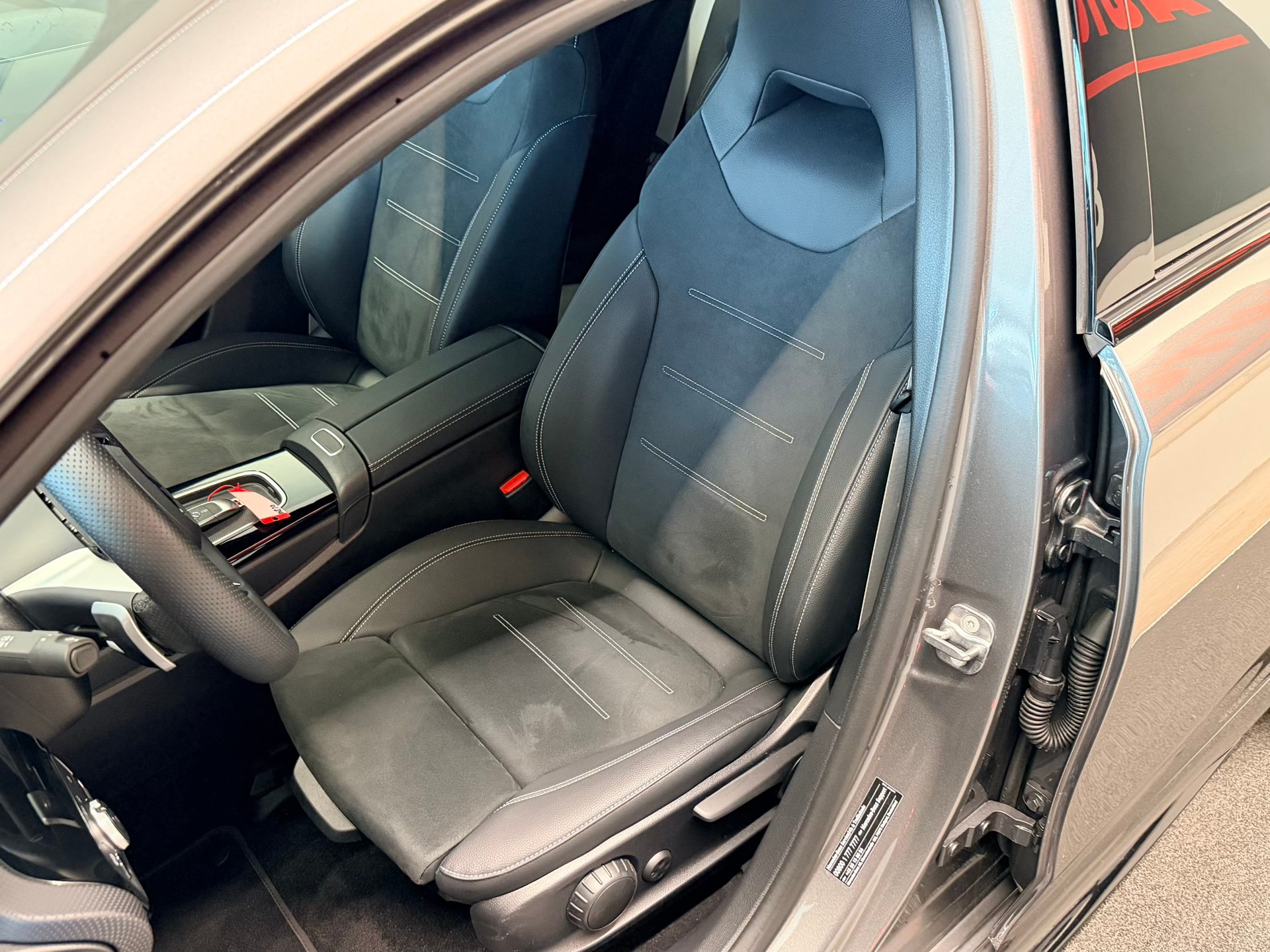 MERCEDES-BENZ A 200 7G-DCT AMG Line-image-13