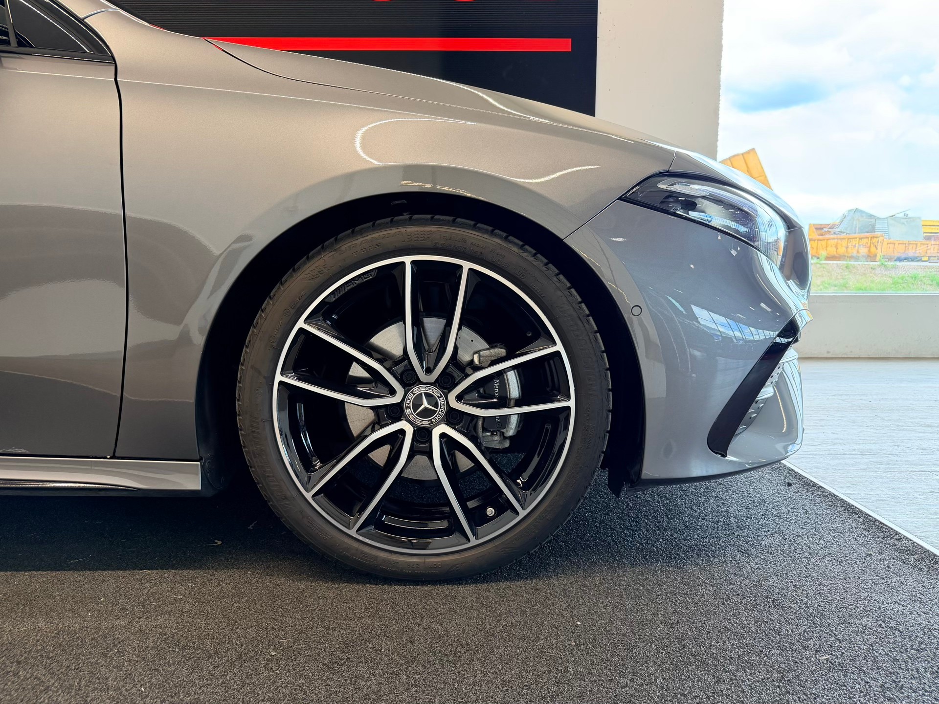 MERCEDES-BENZ A 200 7G-DCT AMG Line-image-5