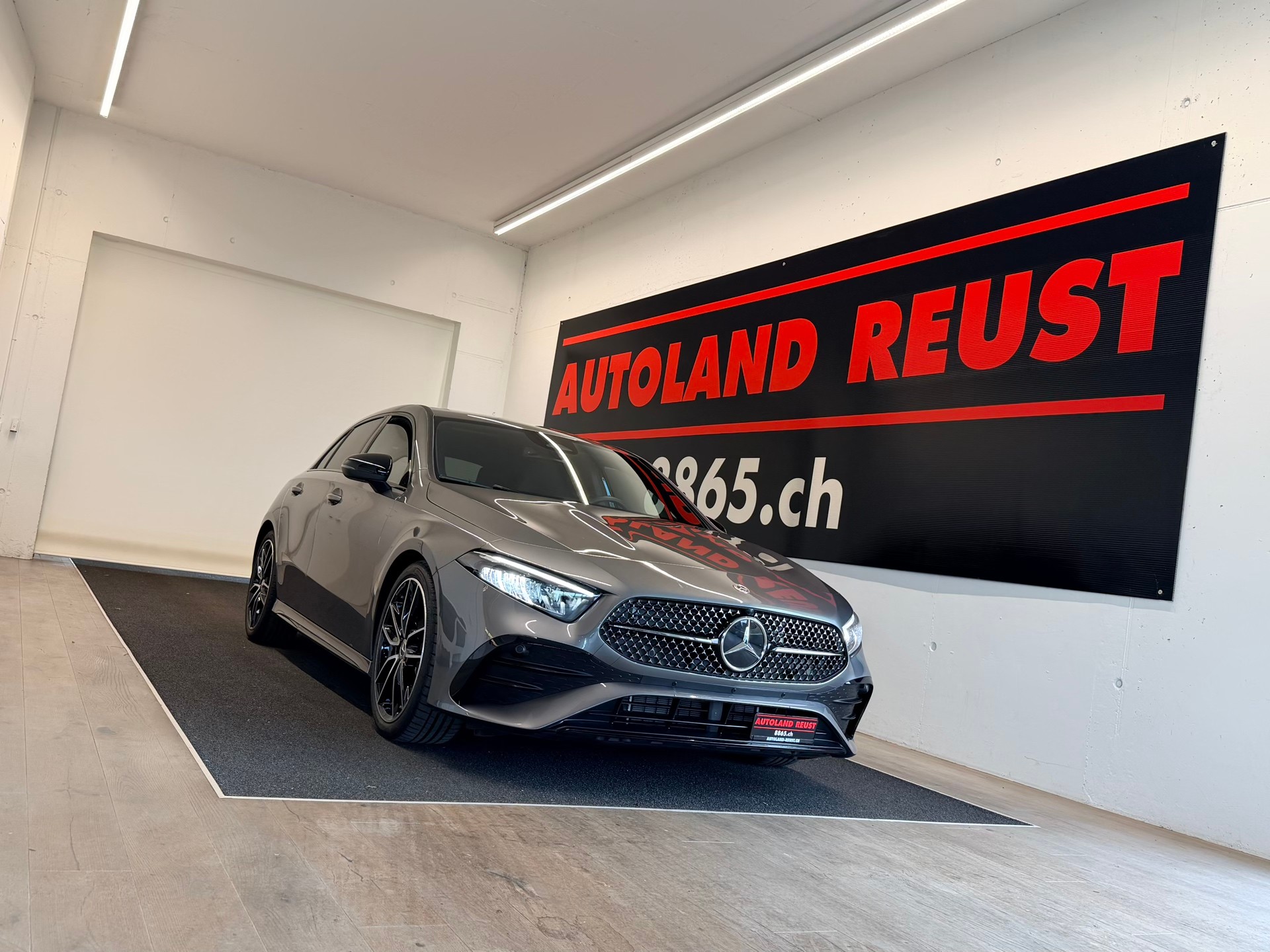 MERCEDES-BENZ A 200 7G-DCT AMG Line-image-0