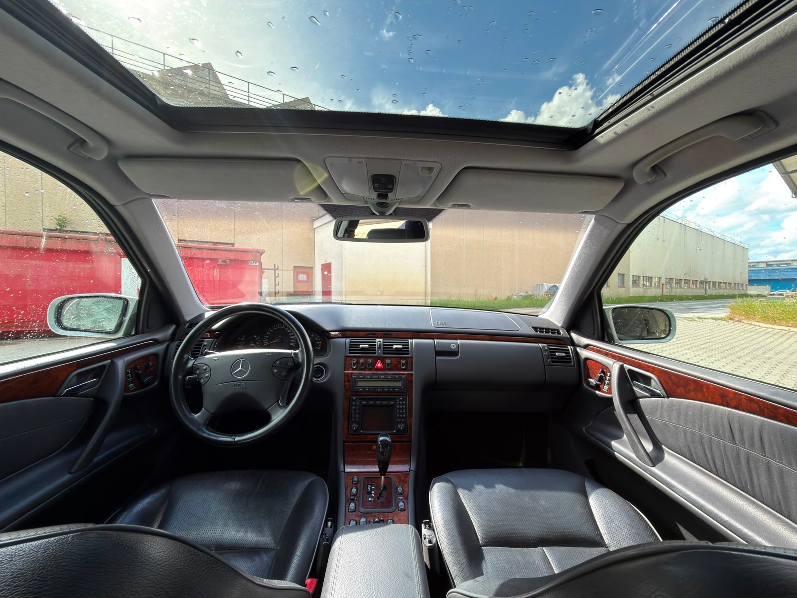 MERCEDES-BENZ E 430 V8 4matic-image-3