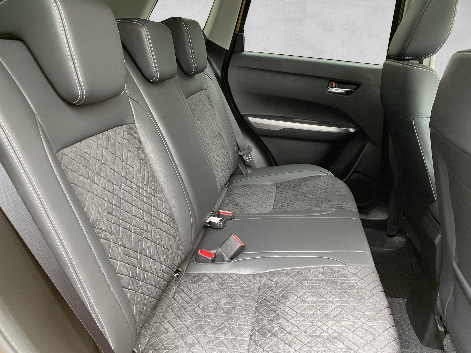 SUZUKI Vitara 1.4 Boosterjet Compact Top 4x4 Hybrid Automatic-image-9