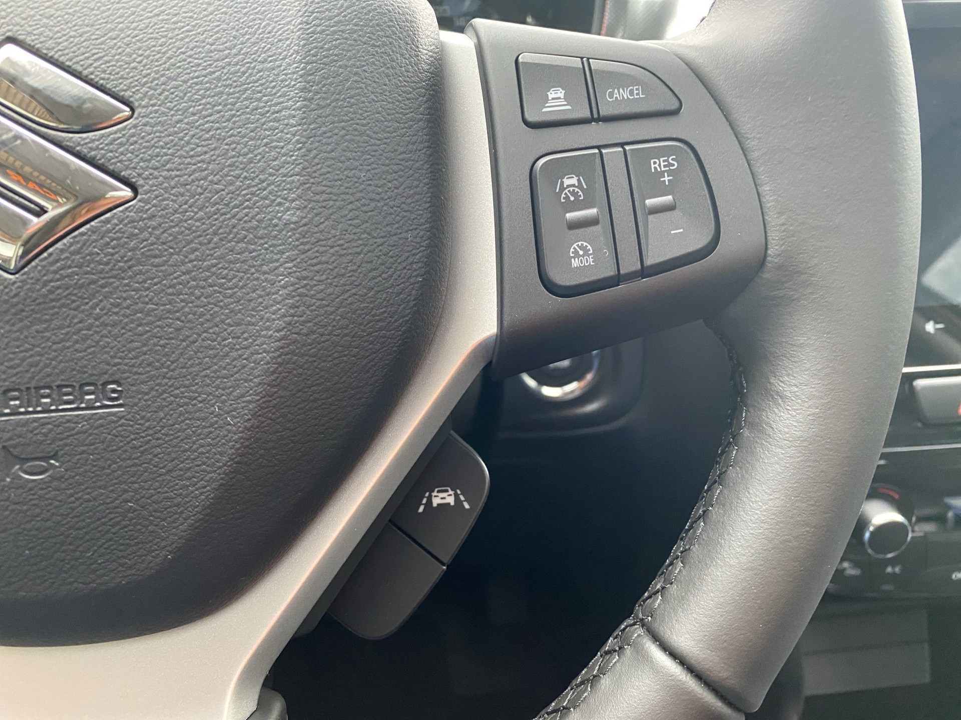 SUZUKI Vitara 1.4 Boosterjet Compact Top 4x4 Hybrid Automatic-image-17