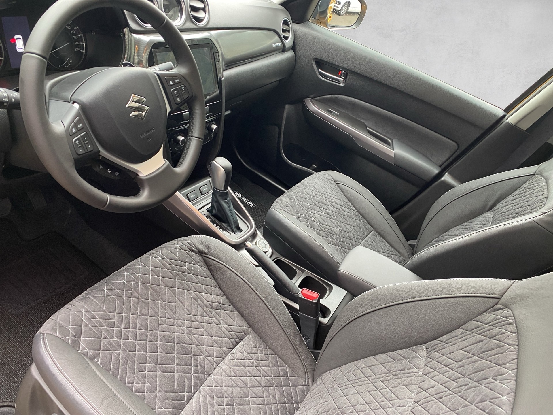 SUZUKI Vitara 1.4 Boosterjet Compact Top 4x4 Hybrid Automatic-image-8