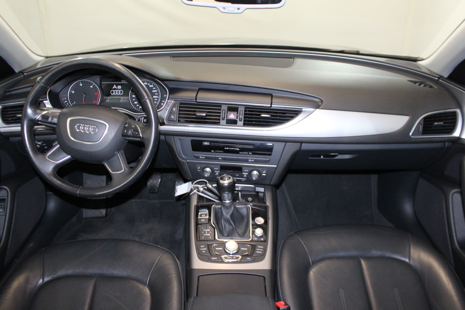 AUDI A6 2.0 TDI-image-12