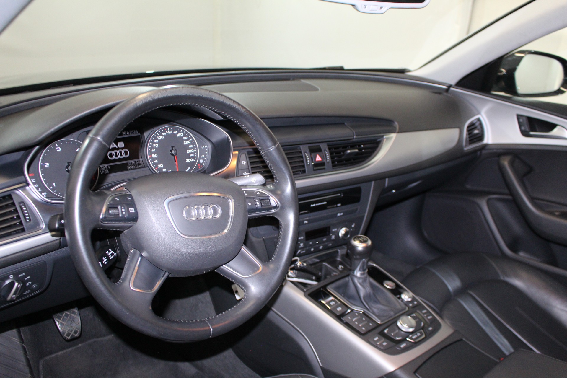 AUDI A6 2.0 TDI-image-11