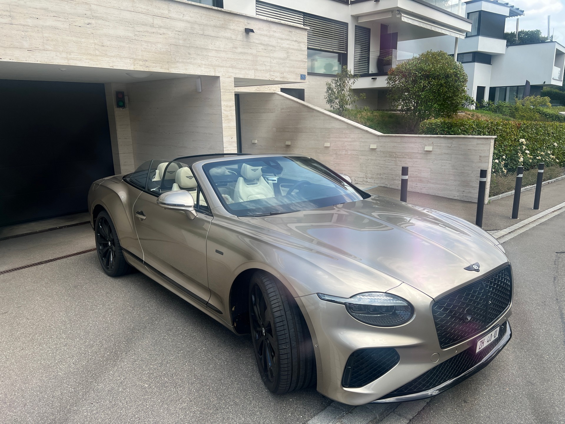 BENTLEY Continental GTC 4.0 V8 Cabriolet PHEV Mulliner-image-1