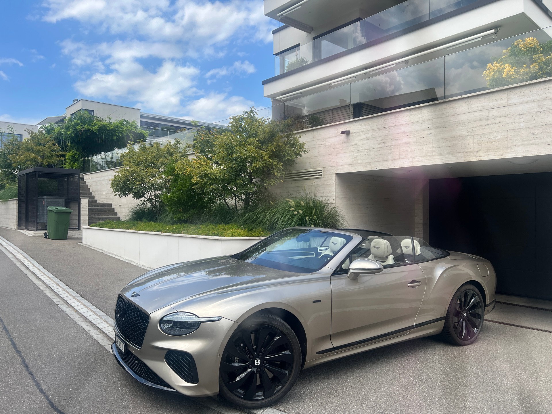 BENTLEY Continental GTC 4.0 V8 Cabriolet PHEV Mulliner-image-2