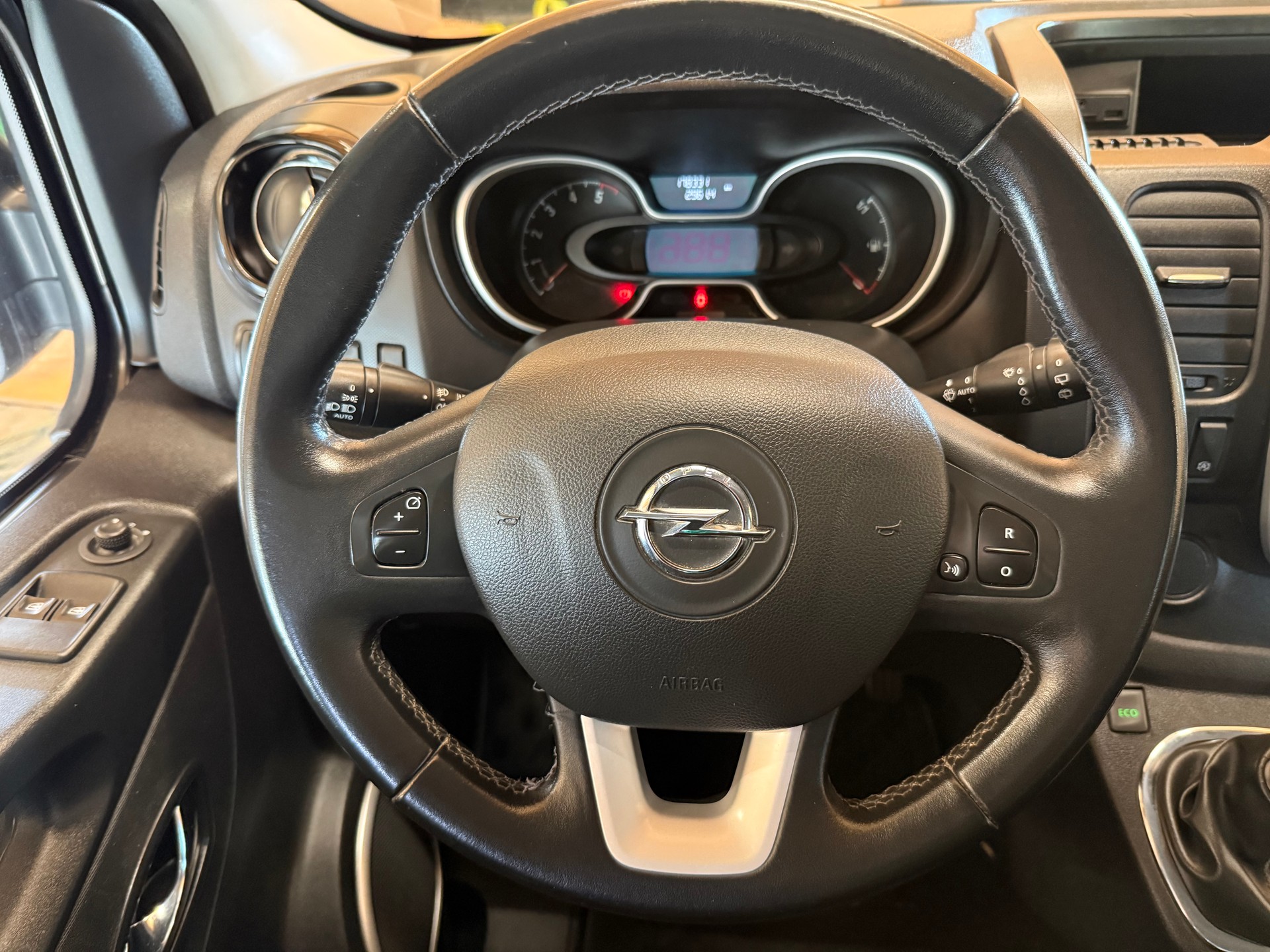 OPEL Vivaro 1.6CDTI Tourer 2.7t L2H1-image-10