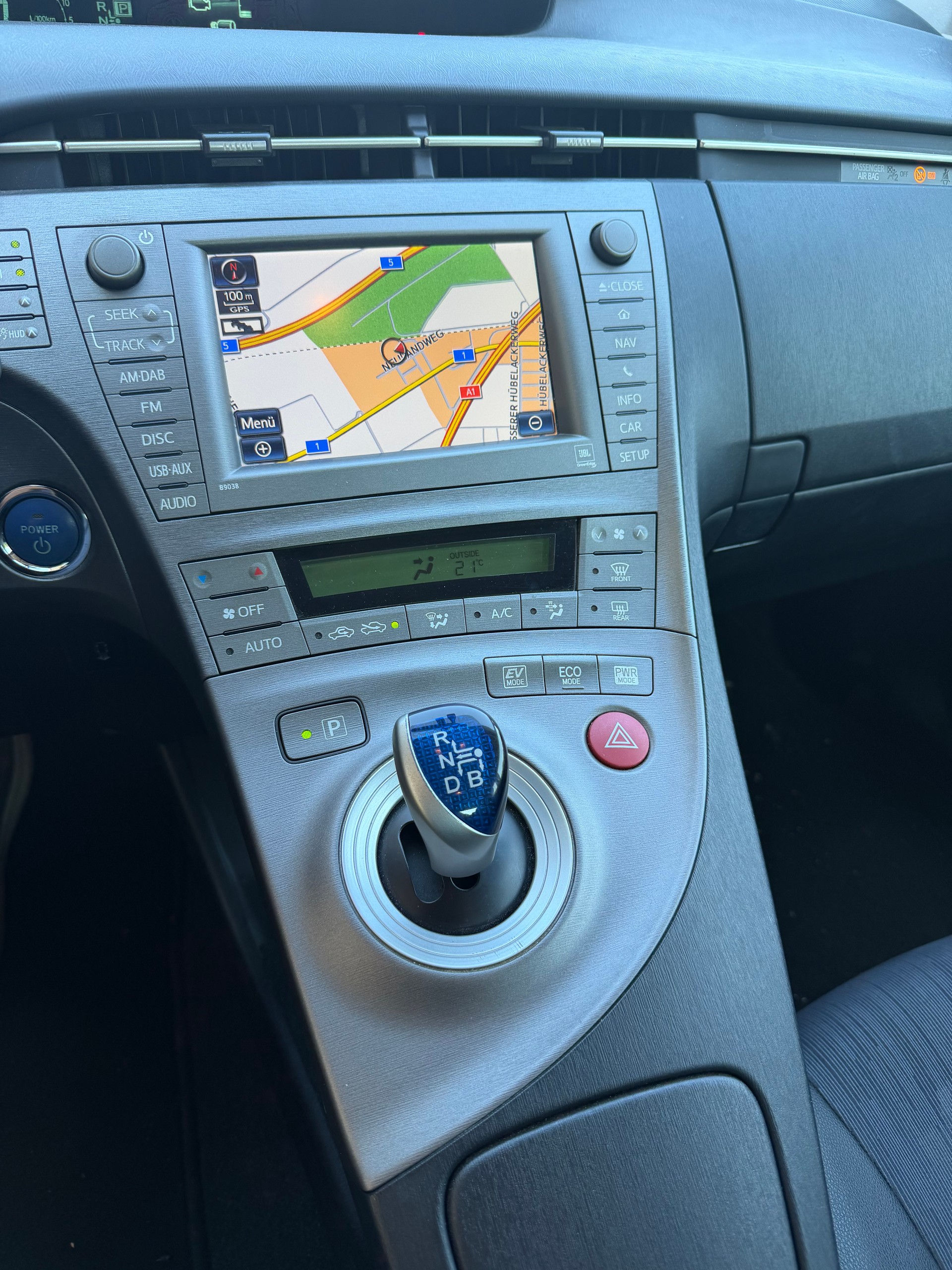 TOYOTA Prius 1.8 16V HSD Sol Premium-image-10