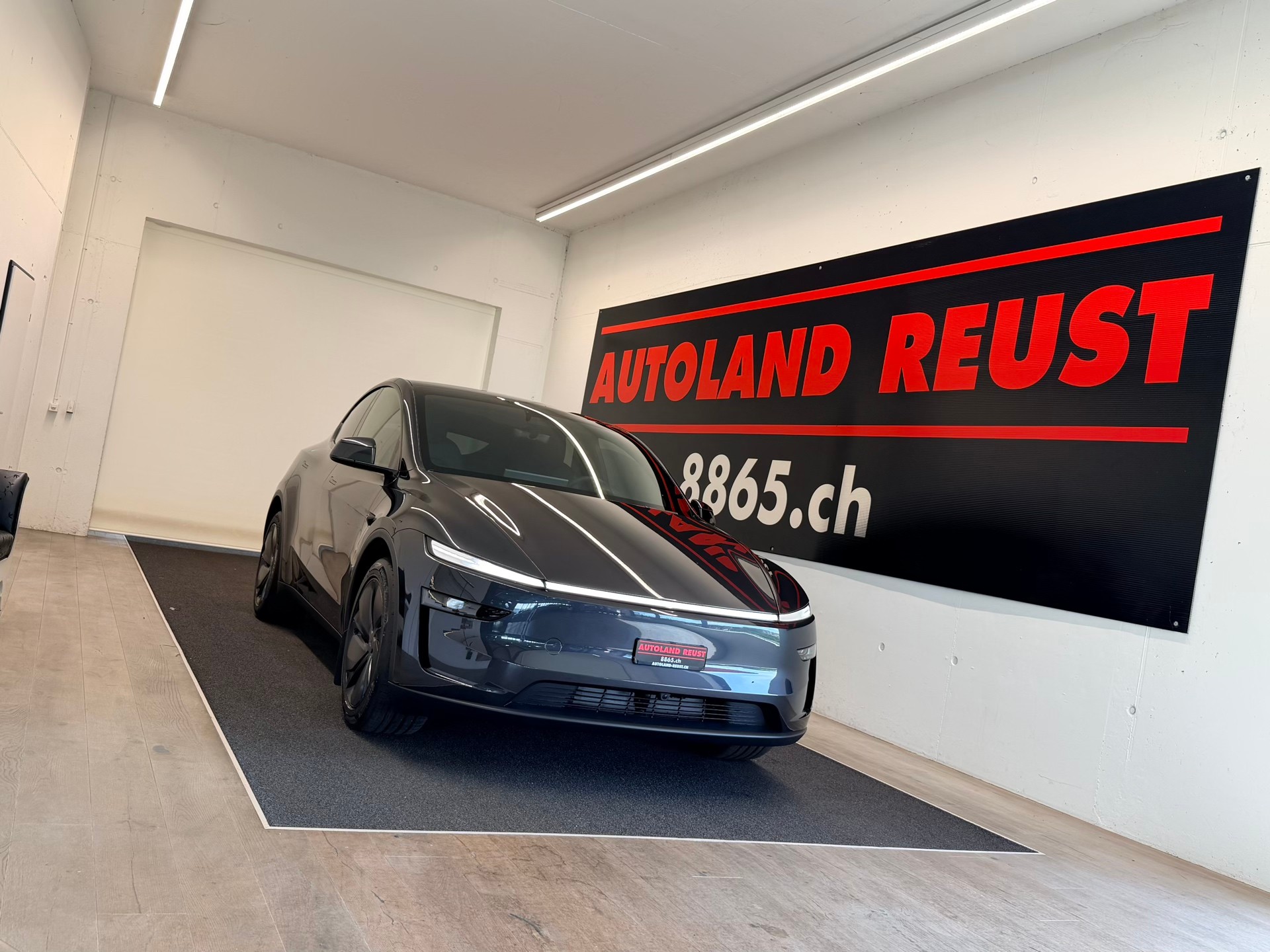 TESLA Model Y Long Range Premium AWD