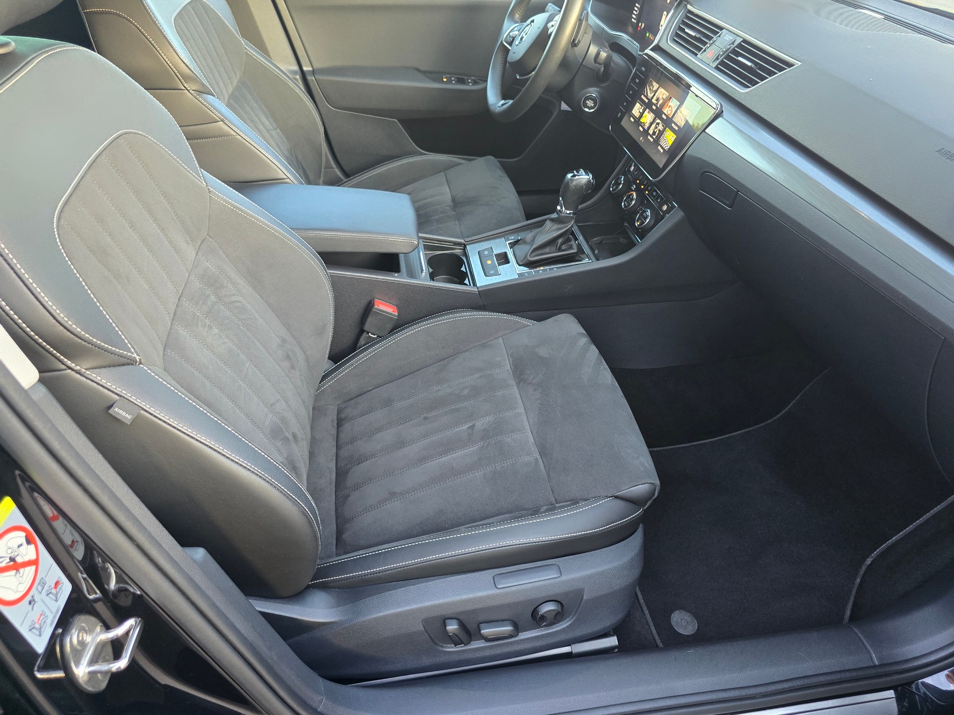 SKODA Superb Combi 2.0 TDi Style 4x4 DSG*TOP-ZUSTAND*Frsch ab MFK"Frisch ab Service**-image-9