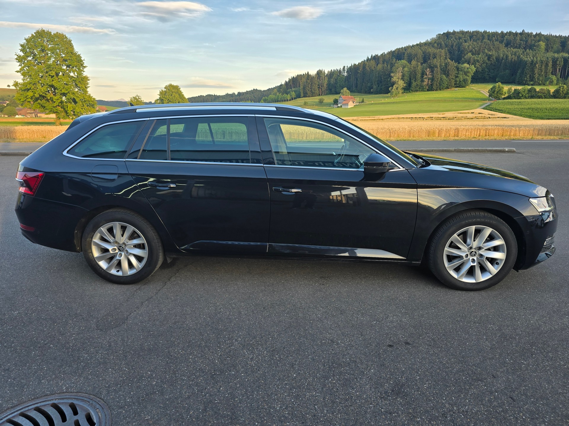 SKODA Superb Combi 2.0 TDi Style 4x4 DSG*TOP-ZUSTAND*Frsch ab MFK"Frisch ab Service**-image-2