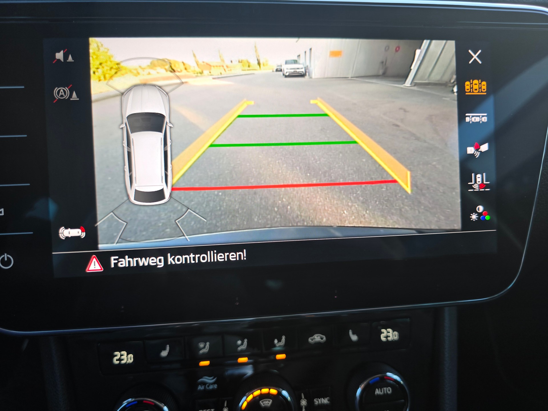 SKODA Superb Combi 2.0 TDi Style 4x4 DSG*TOP-ZUSTAND*Frsch ab MFK"Frisch ab Service**-image-13