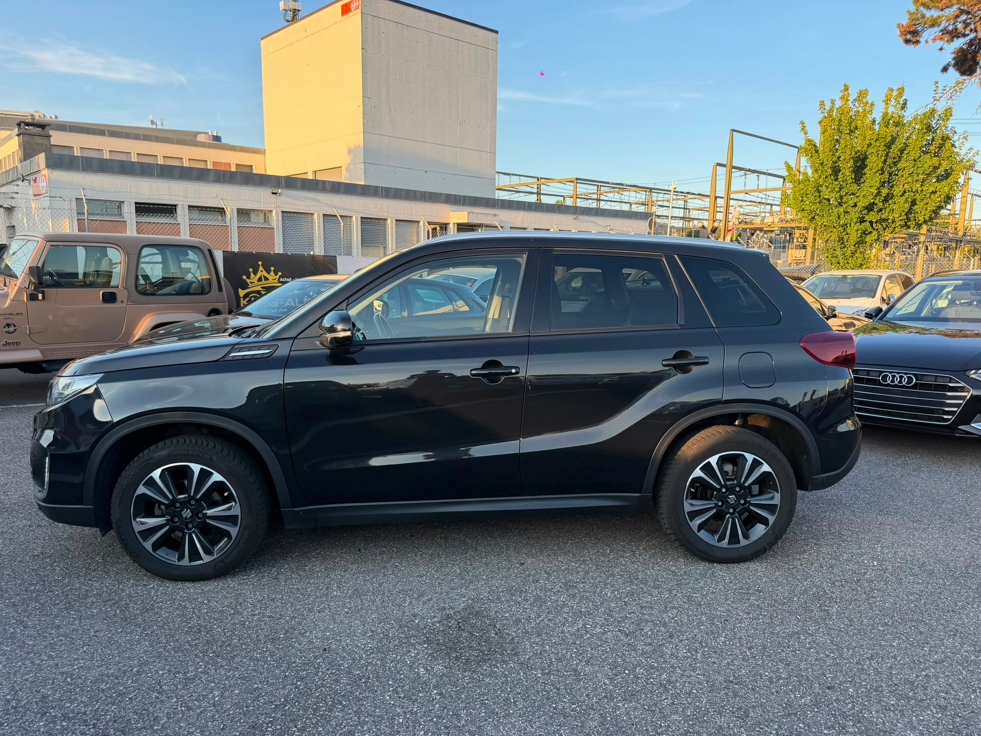 SUZUKI Vitara 1.5 Hybrid Edition 35 Top 4x4 AGS-showroom-element-2