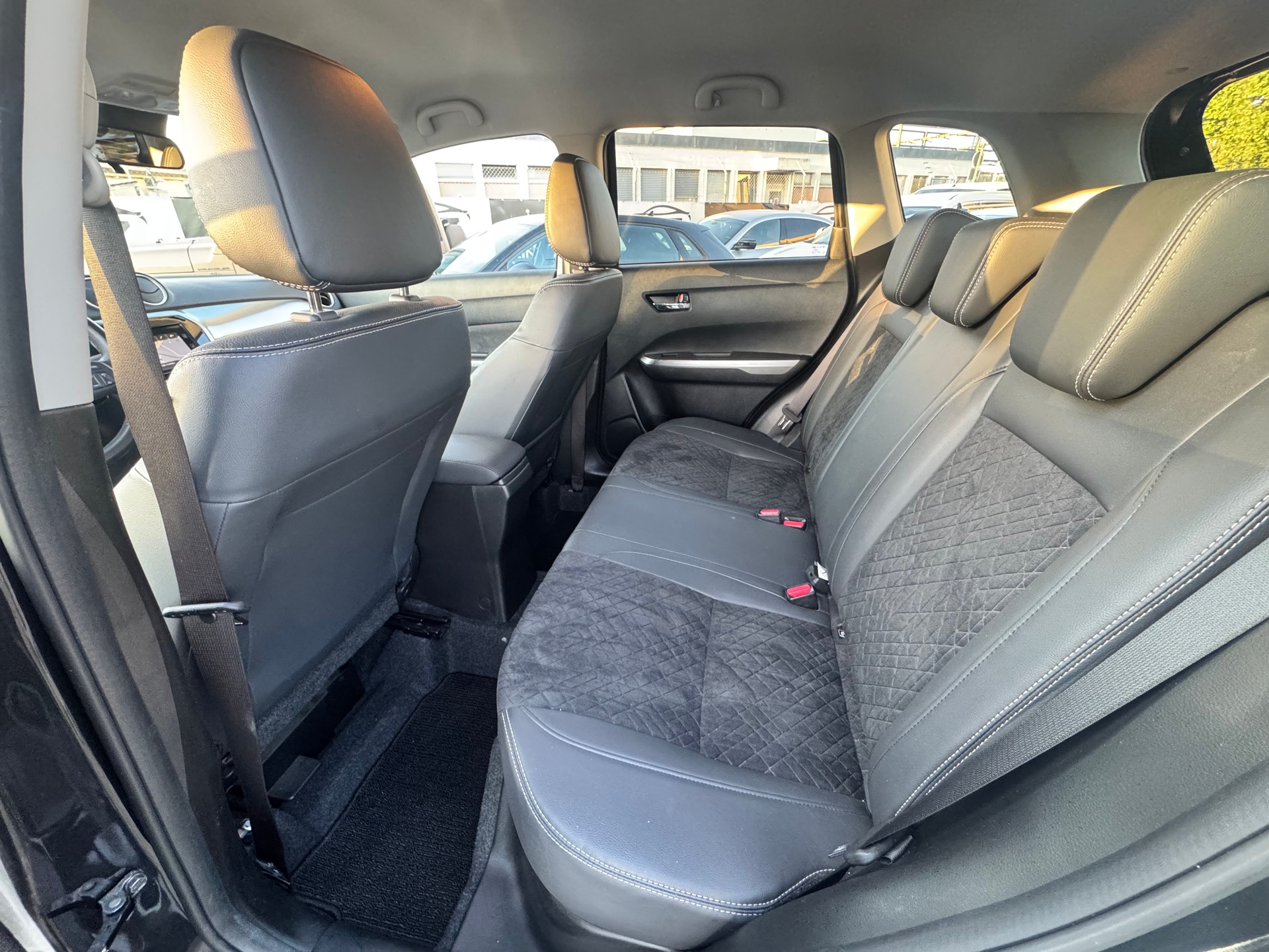 SUZUKI Vitara 1.5 Hybrid Edition 35 Top 4x4 AGS-image-17