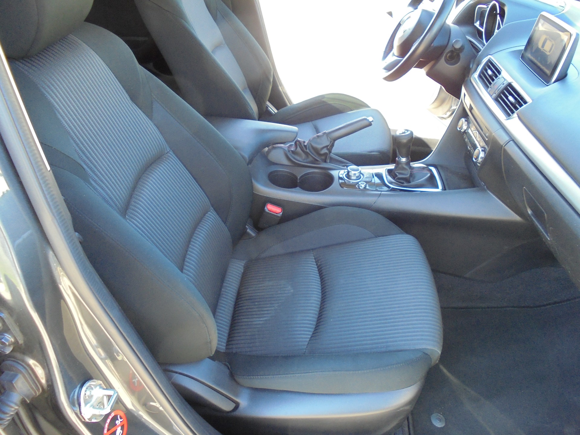 MAZDA 3 2.2 16V CD Revolution-image-9