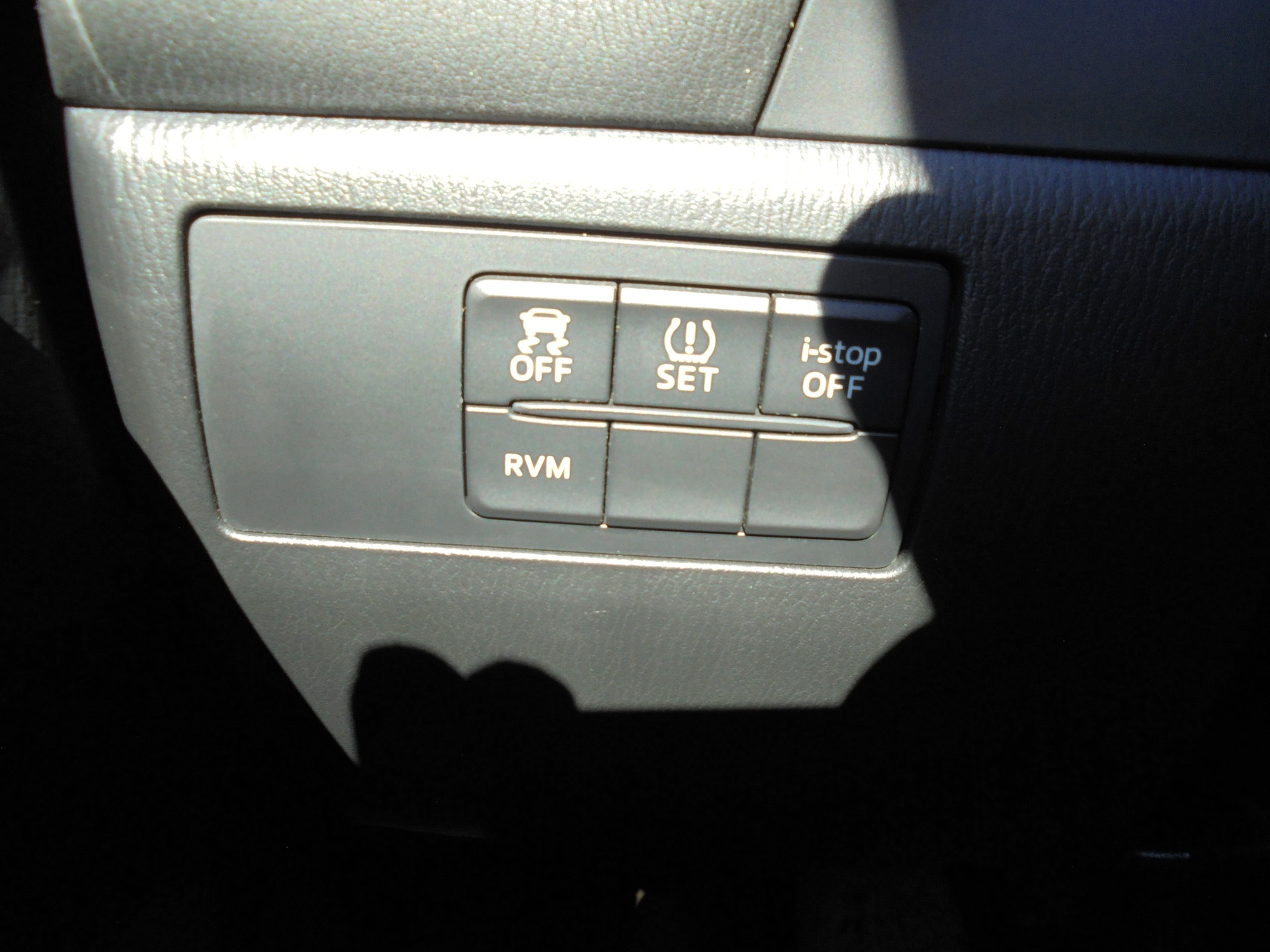 MAZDA 3 2.2 16V CD Revolution-image-15