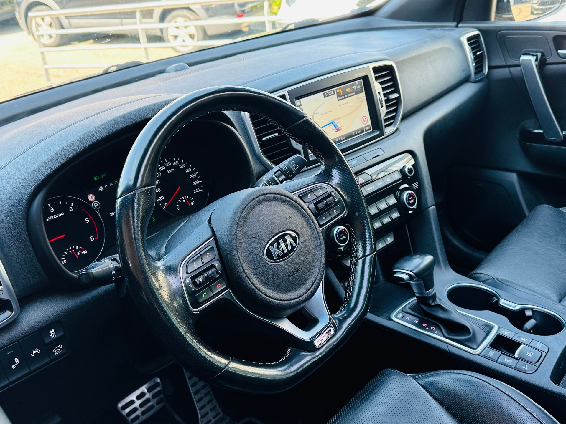 KIA Sportage 2.0CRDi Style GT Line 4WD Automat-image-9