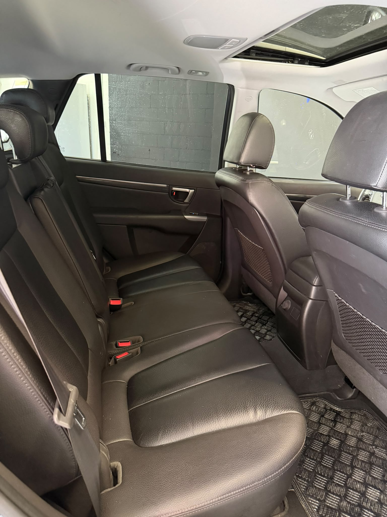 HYUNDAI Santa Fe 2.2 CRDI Premium 4WD Automatic-image-17