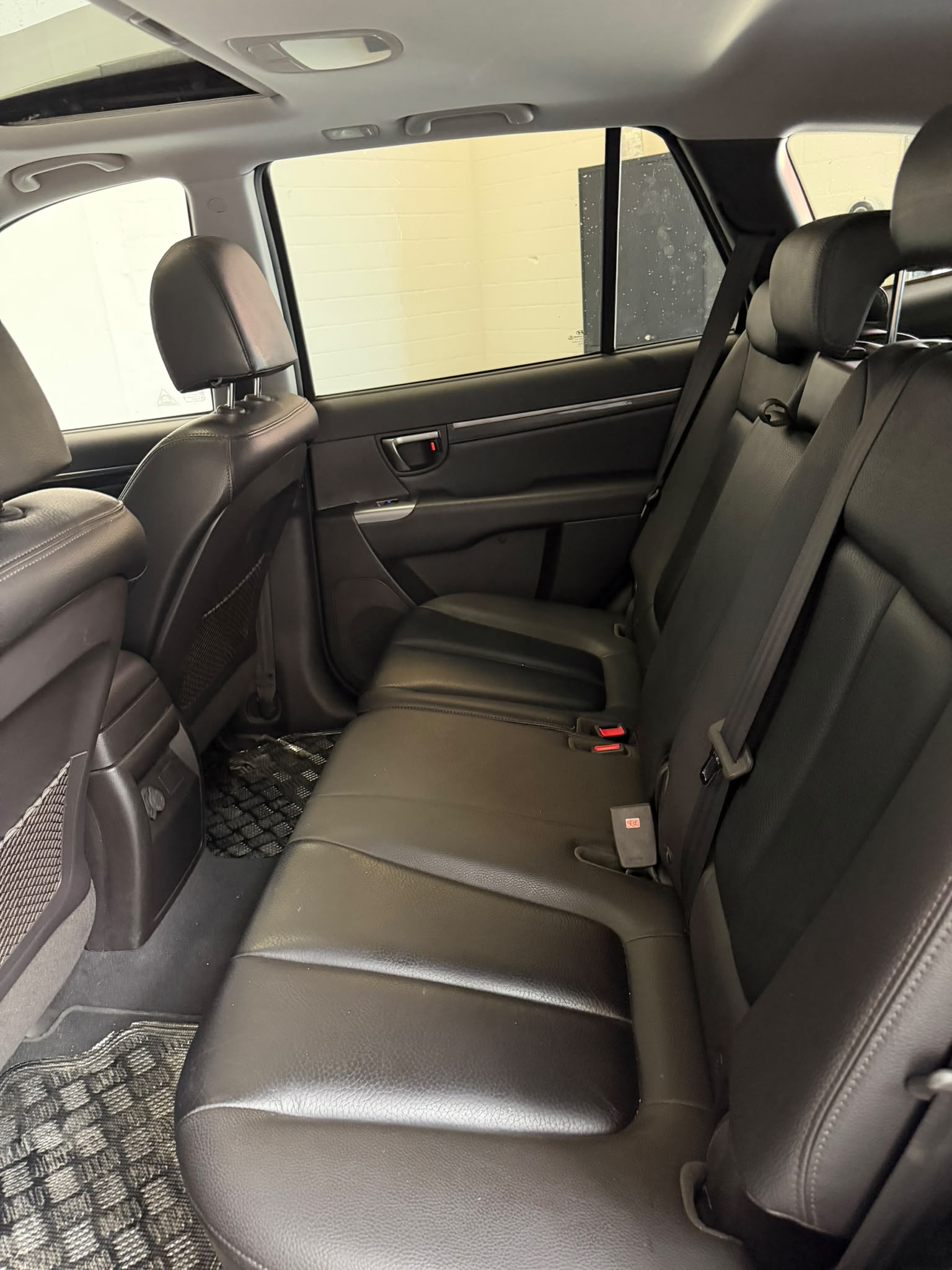 HYUNDAI Santa Fe 2.2 CRDI Premium 4WD Automatic-image-16