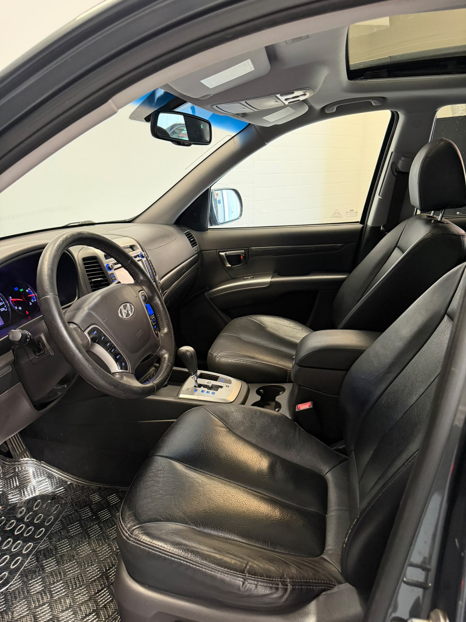HYUNDAI Santa Fe 2.2 CRDI Premium 4WD Automatic-image-14