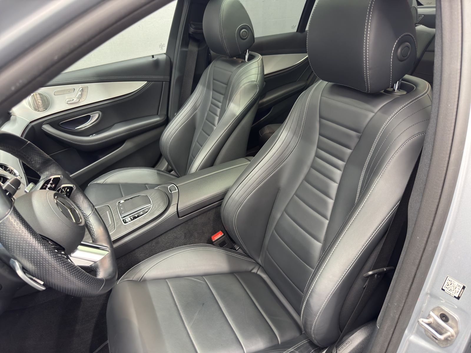 MERCEDES-BENZ E 220 d AMG Line 4Matic-image-15