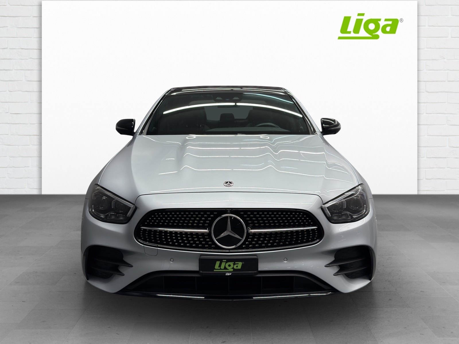 MERCEDES-BENZ E 220 d AMG Line 4Matic-showroom-element-1