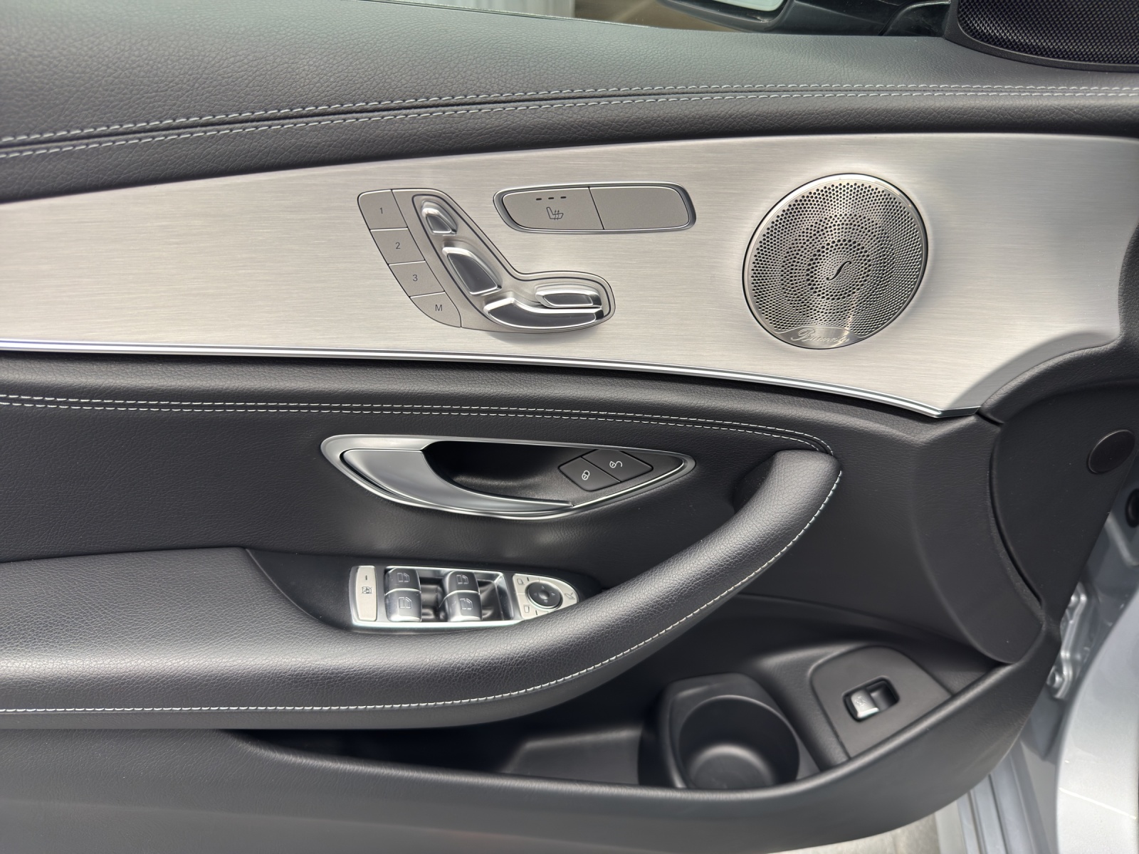 MERCEDES-BENZ E 220 d AMG Line 4Matic-image-12