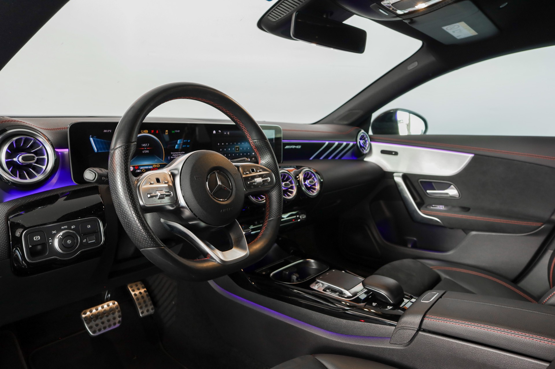 MERCEDES-BENZ CLA Shooting Brake 35 AMG 4Matic 7G-DCT-image-8