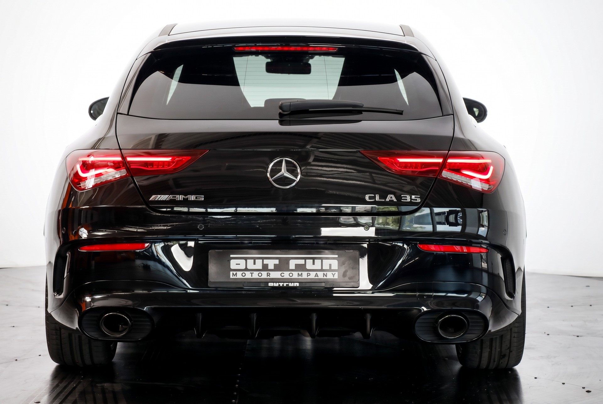 MERCEDES-BENZ CLA Shooting Brake 35 AMG 4Matic 7G-DCT-showroom-element-2