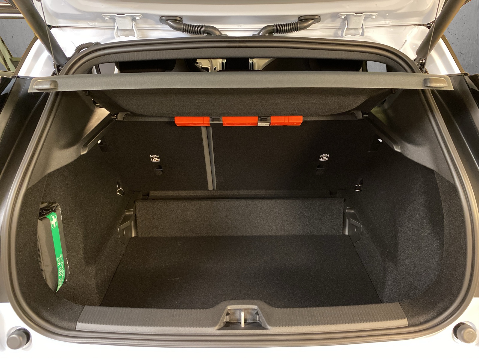 VOLVO EX30 P8 69 kWh AWD Ultra-image-13
